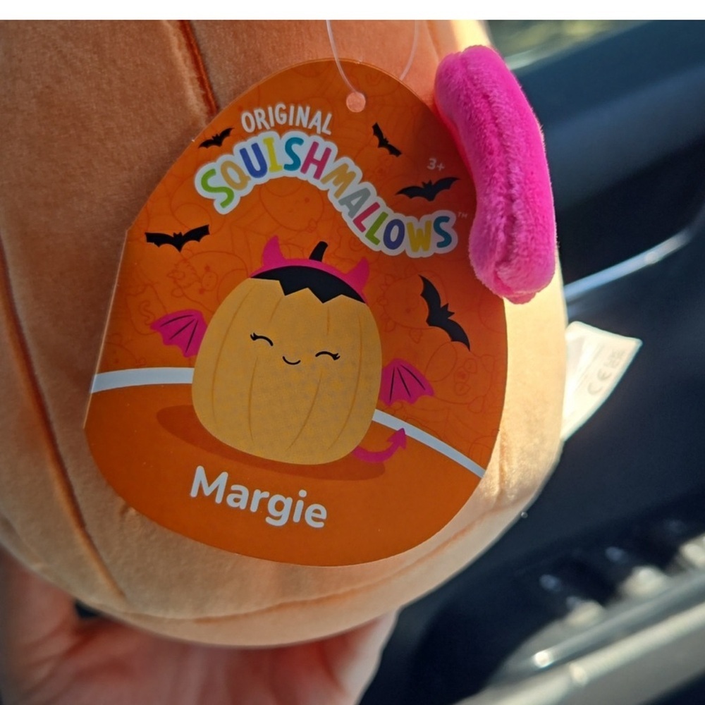Margie the cute Pumkin Bat w/pink wings Squishmallow - Picture 8 of 9